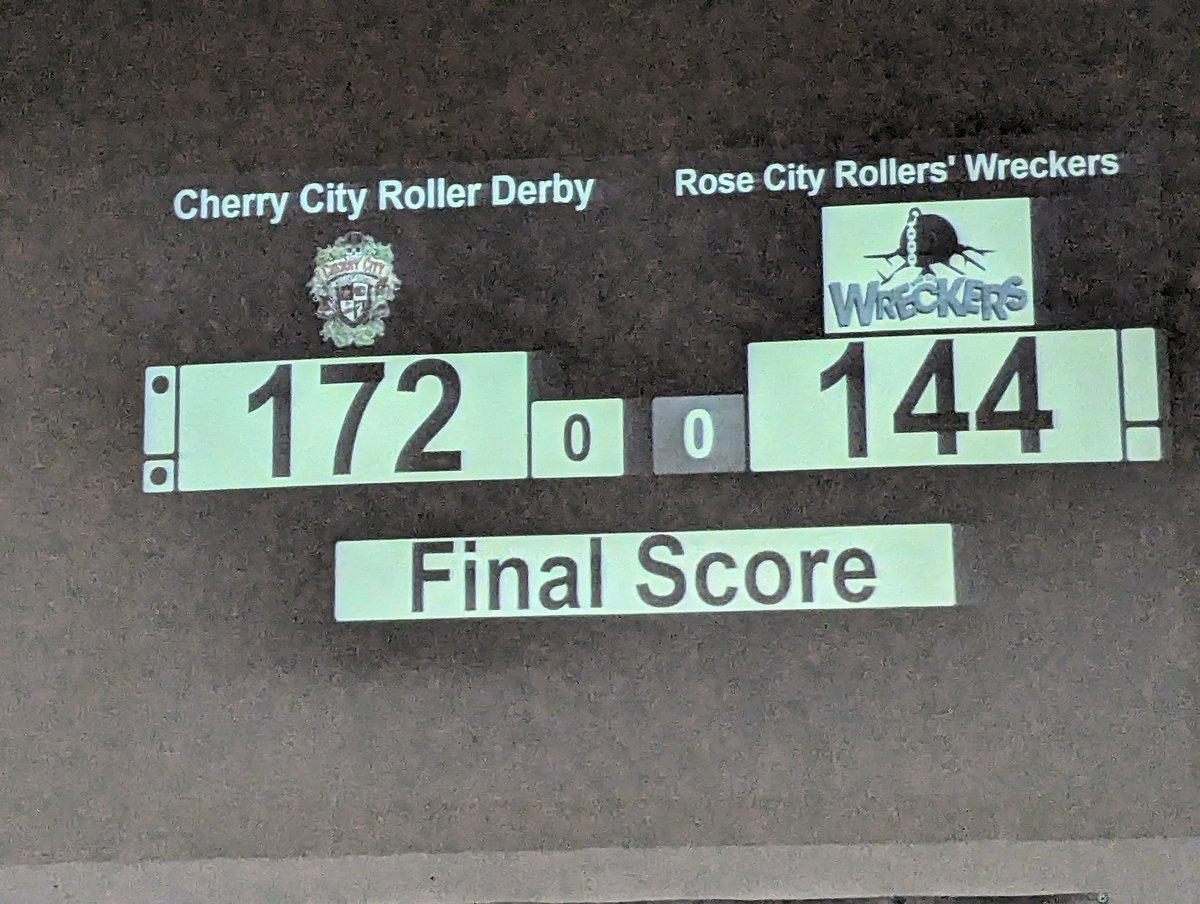 MirandaSeble's tweet photo. I got to photograph roller derby tonight. 

Cue the dopamine 

#derbytwiter #derbyphotographer https://t.co/4bqN3nfr5l