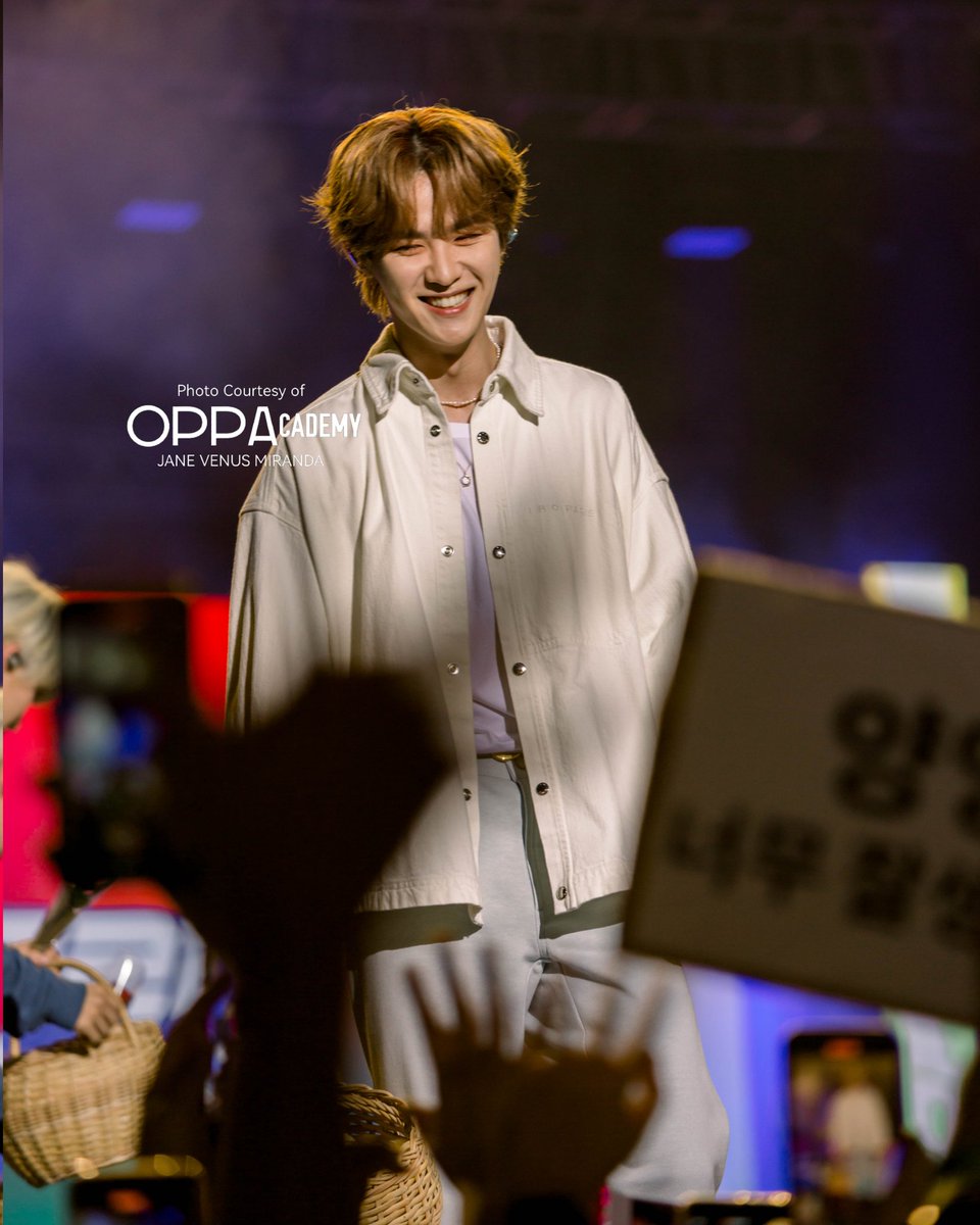 winkunarchive's tweet photo. Kun at I POP U 2022 Manila, Philippines ✨

#KUN #钱锟 #쿤 #WayV
#IPOPU22MNL
#WayVTakesOverManila https://t.co/EHGF72IVaK