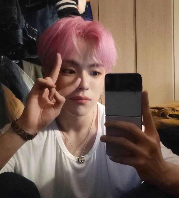 liveforjaehyuk's tweet photo. i just know hes staying pink for the rest of his life now https://t.co/HCp08O56bq
