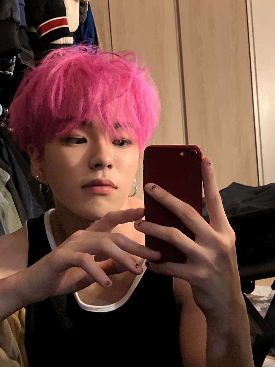 liveforjaehyuk's tweet photo. i just know hes staying pink for the rest of his life now https://t.co/HCp08O56bq