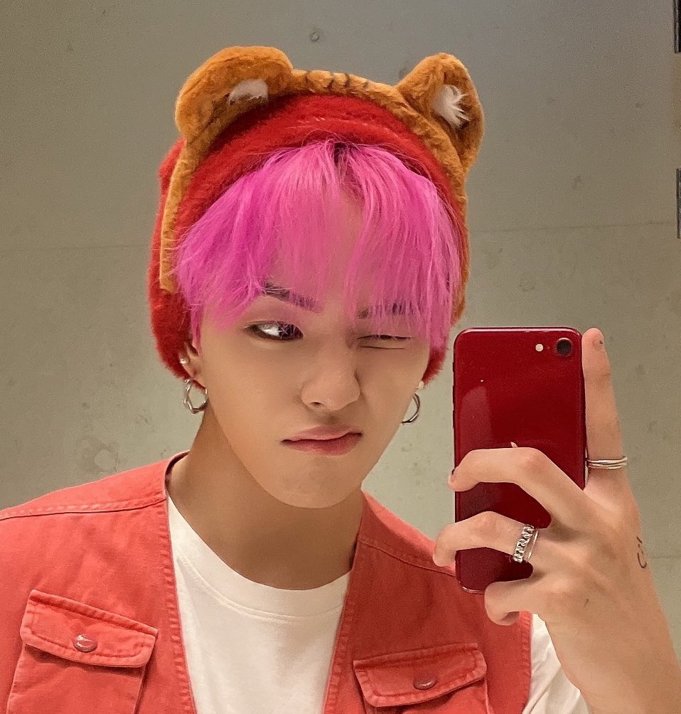 liveforjaehyuk's tweet photo. i just know hes staying pink for the rest of his life now https://t.co/HCp08O56bq