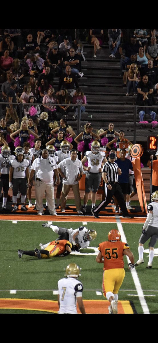 Quick tackle for a loss! <a href="/_cjsuiter_/">CJ</a>  #BleedOrange