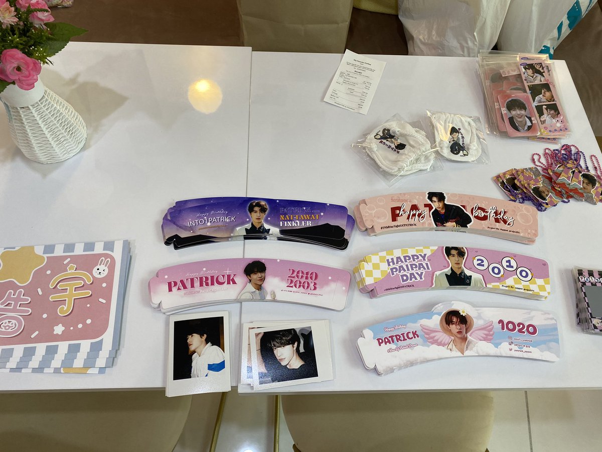 ProjectROD1's tweet image. สำหรับใครที่ไป gallery น้องแพทที่ ร้าน my heaven coffee สามารถไปรับ คัพสลิปกับ  giveaway จากค่าเฟ่เราได้นะคะ เราไปวางไว้ที่ร้านเรียบร้อยแล้ว

#INTO1Patrick #แพทริค @patrick_pppat 
#RoseofPatrickDream