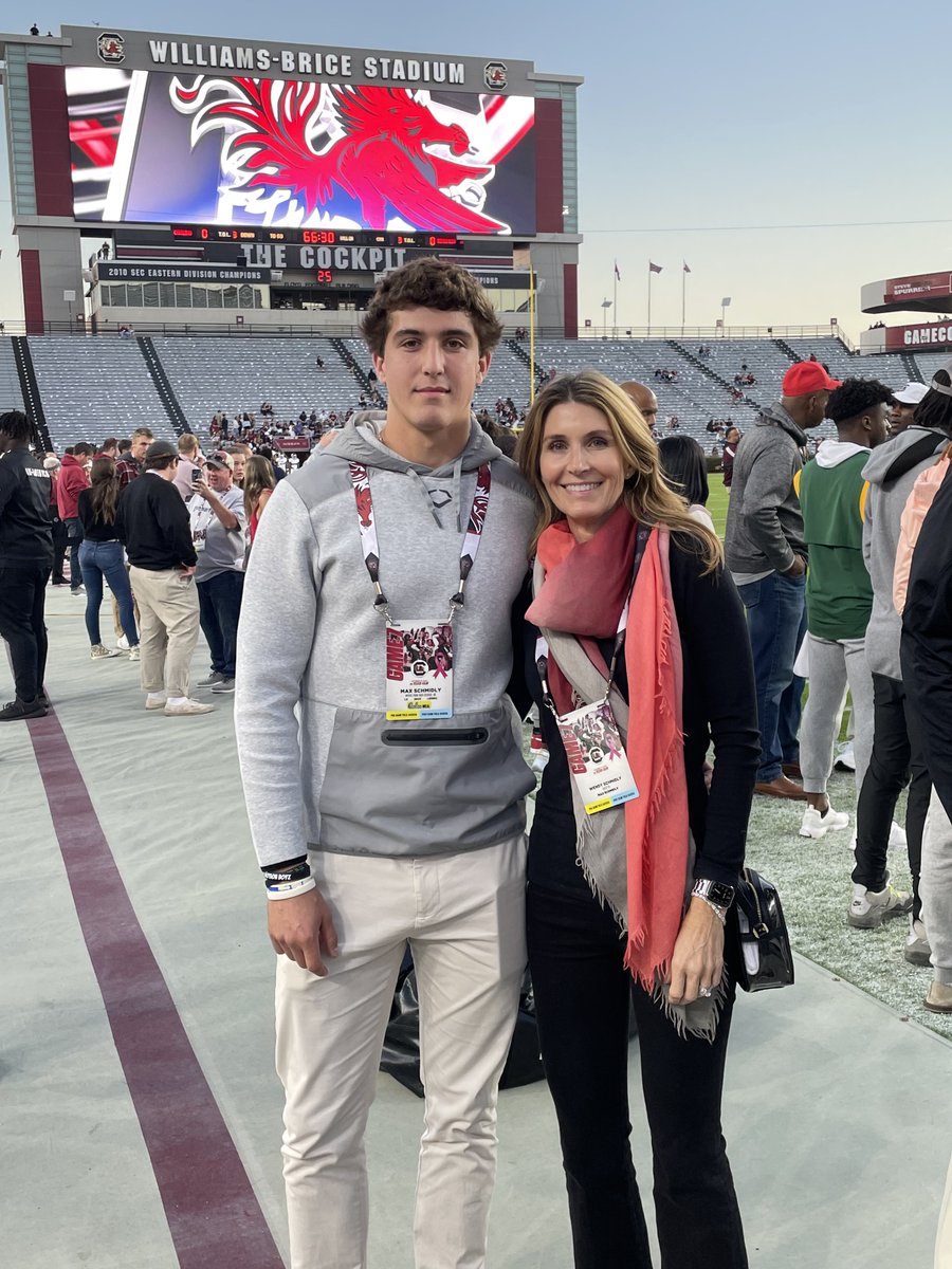 max_schmidly's tweet photo. What a night in Columbia! Atmosphere was electric all night and the hospitality could not have been better! Thanks to @Pete_Lembo for the invite and I cant wait to be back! #COMPETE @myersparkfball https://t.co/8Z0jtT9d1g