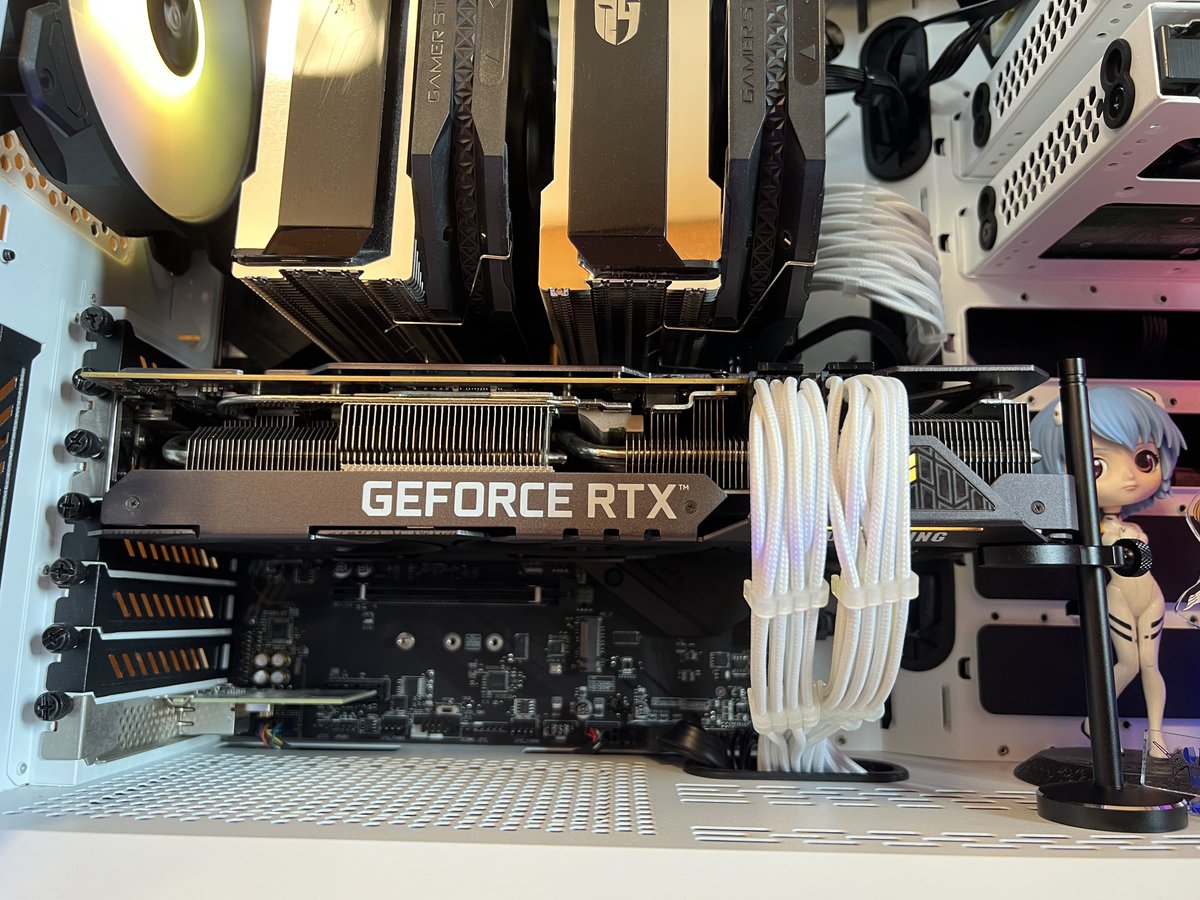 Oot_fortnite's tweet photo. よーし！ようやくCPUに合うグラボへグレードUP完了✌️
フォートナイトでのFPSはいかに⁉️
#ゲーミングPC #geforce3080 #ASUS https://t.co/zzXazZXLFO