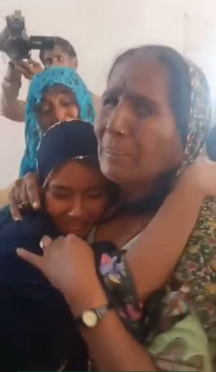 Khan000076's tweet photo. Save #Chanda_Maharaj,She will be married if her age is greater than 18.  We appeals court Doctor must be from minorities' community or make a team of doctors from all minorities. We can not trust on doctors. Medical for age confirmation.
#SaveChandaMaharaj 🙏 https://t.co/t45DAiktNf