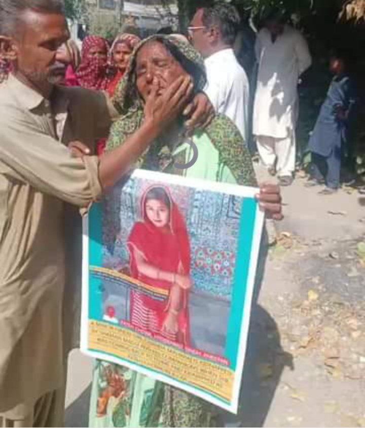 Khan000076's tweet photo. Make Diwali happy for Chanda and her mother.
#SaveChandaMaharaj,She will be married if her age is greater than 18.  We appeals court Doctor must be from minorities' community or make a team of doctors from all minorities. We can not rely on doctors. Medical for age confirmation. https://t.co/r10kI4Jlun