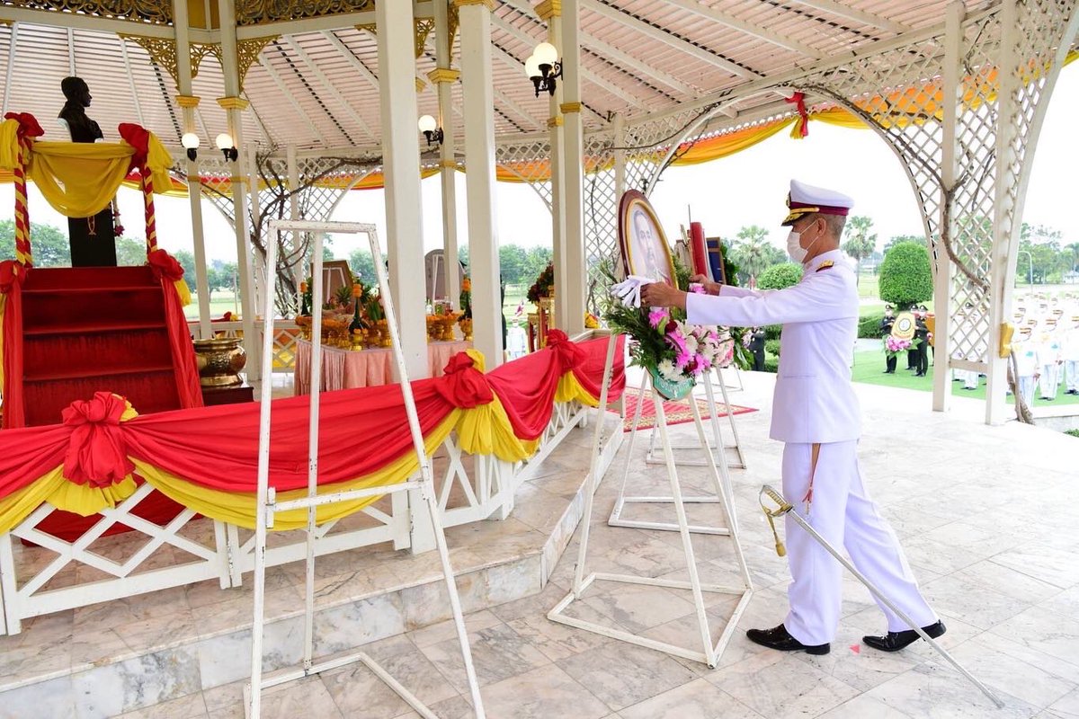 ascom2army2's tweet image. “บชร.2 ร่วมพิธีวางพวงมาลา น้อมรำลึกในพระมหากรุณาธิคุณ ในหลวง ร.5 วันปิยมหาราช”

#วันปิยะมหาราช
#รัชกาลที่5
#เรารักสถาบันพระมหากษัตริย์
#กองทัพภาคที่2
#กองบัญชาการช่วยรบที่2