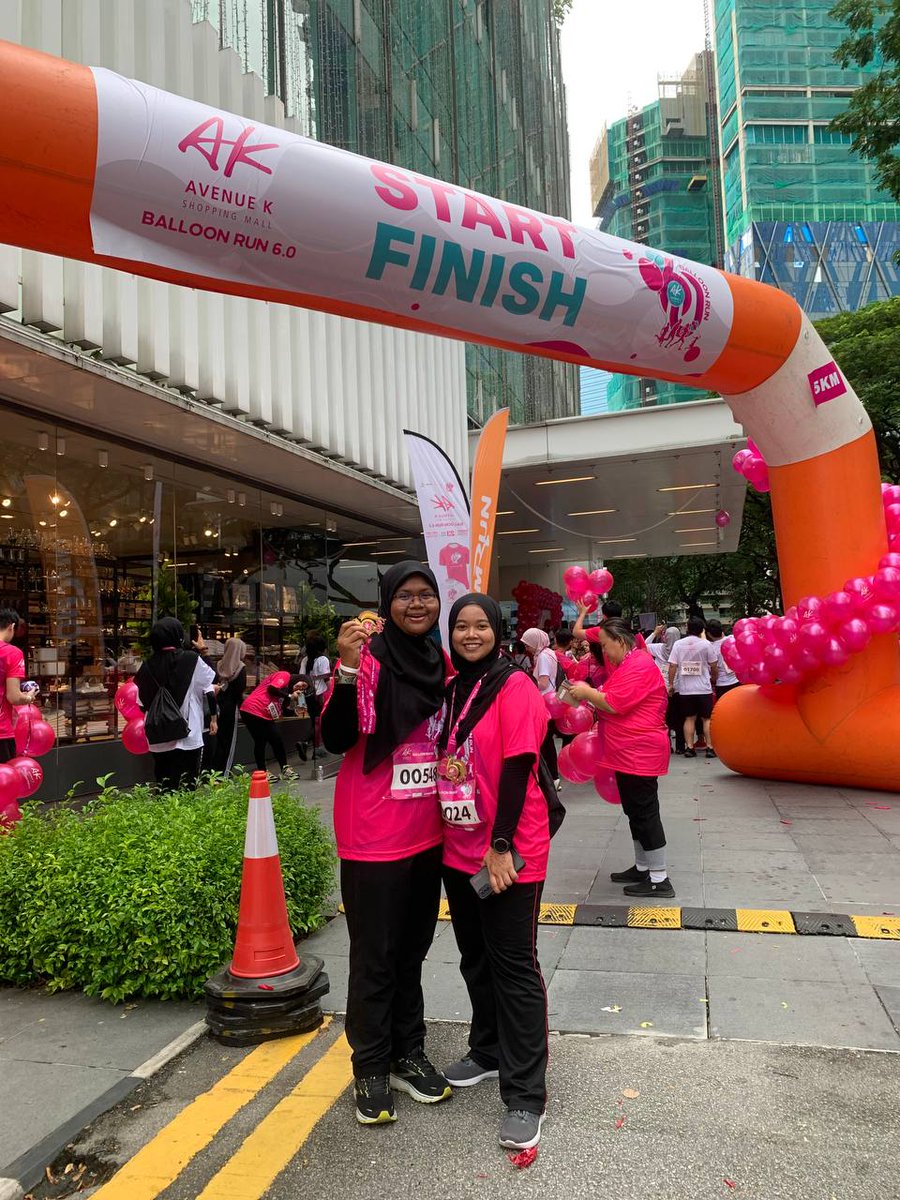 fziah_al's tweet photo. Balloon run with juju 💓 #balloonrun #jomrun #10kmfinisher https://t.co/Ym0YSFC5ou