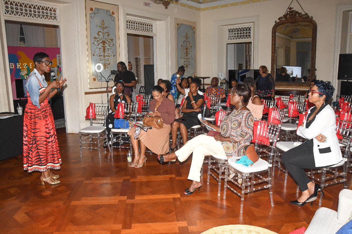 JamaicaObserver's tweet photo. Today's #MasterClass by Karen Booker of Dezign Diva, reminded us that through expert advice and the resources available we can create anything.
#DesignWeek #DesignWeek2022 #DWJA2022 #DesignWeekJA https://t.co/Rqdzbgob3K