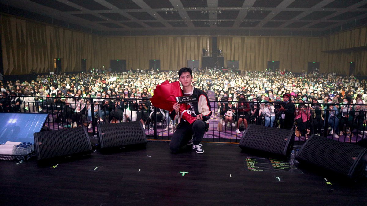 GOT7_IIU's tweet image. Dear JAY B, this is from our heart..
Thank you for being you, for sharing your love for music with us.. 
Thank you for making us smile like crazy..
Thank you for making us happy, we hope you feel happy as much as we are..
LET’S BE HAPPY ALWAYS 💚

@jaybnow_hr #JAYB