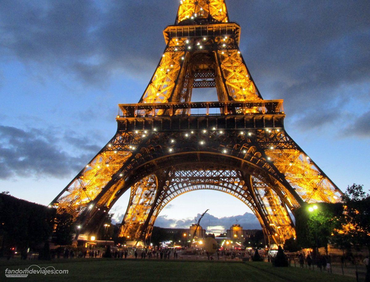 fandomdeviajes's tweet photo. 📸 La foto de hoy▶️

🇫🇷 “Torre Eiffel iluminada desde Champs de Mars, París, Île-de-France, Francia”

📷 Attr. @fandomdeviajes – 23.10.2022.

✅ Etiquetá tu foto con el hash #FandomDeViajes

💟 ¿Te gustó un viaje? Reservalo en 📲 @fandomtur

#BuenDomingo fandomers!

#TravelFandom https://t.co/Zttd9LwAuh