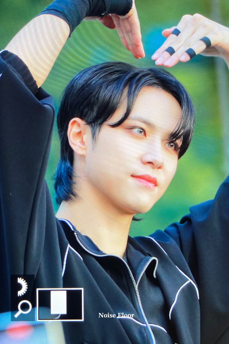 221023 들어가기전에두 루아이들한테 하트날려주고가는 효자🥲🥲💗

#위아이 #wei #김동한 #동한 #KimDonghan