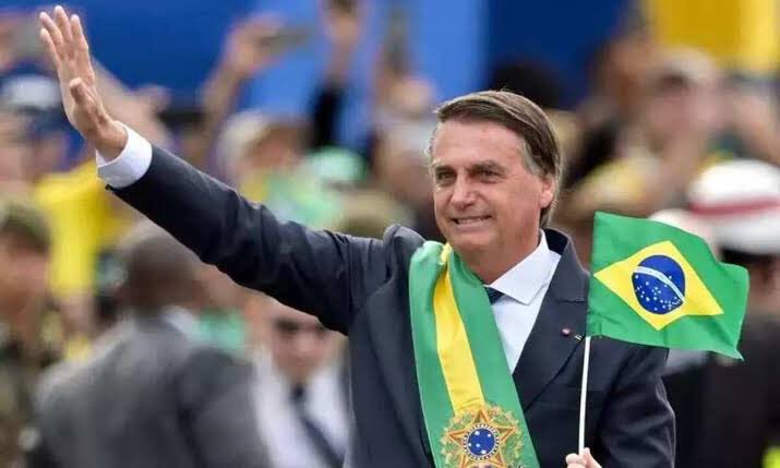 bocalomoficial's tweet photo. @jairbolsonaro 
Nosso país precisa continuar com um presidente íntegro, ético e patriota!🇧🇷 2️⃣2️⃣ https://t.co/Fu2xbwsrAY