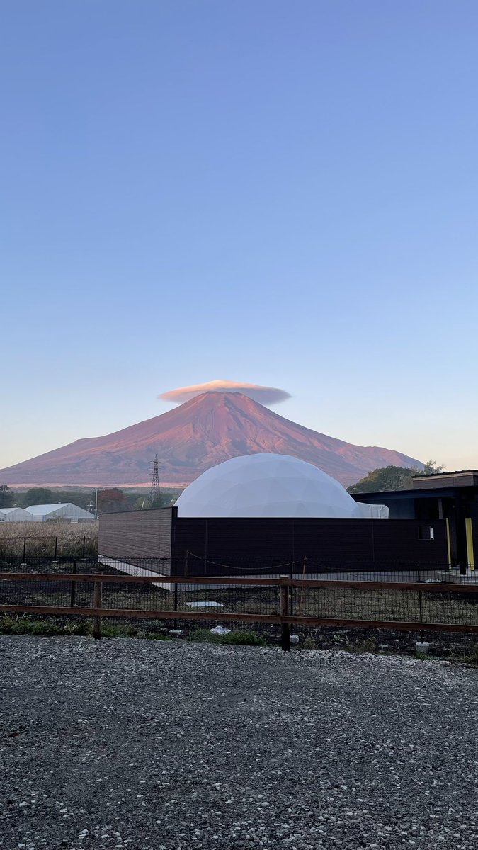 DenTsuba065's tweet photo. 今朝の富士山。F1観戦＋キャンプのスタイルだとどうなのかな。疲れちゃうかな笑 https://t.co/8v2AIOIaWm