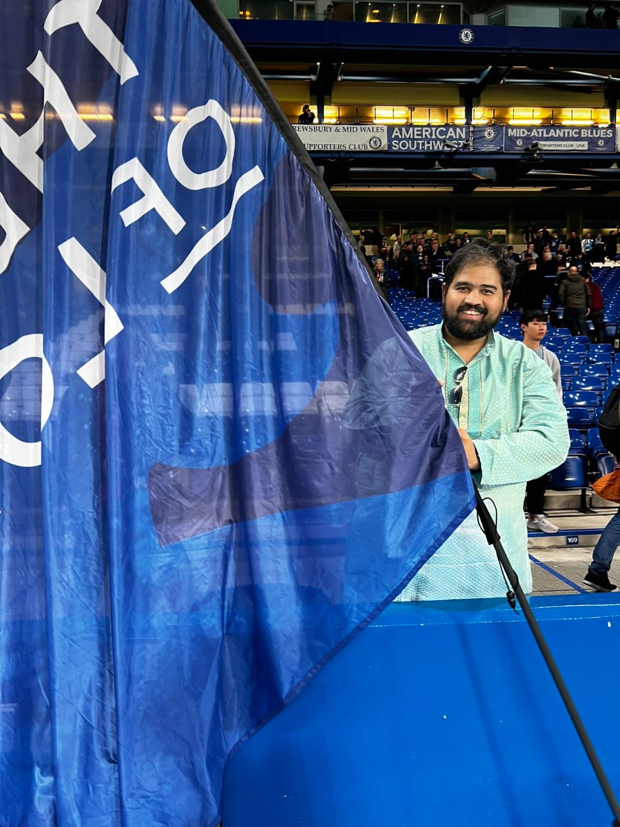 ChelseaIndia's tweet photo. Blue presence from India!
Valsad's Vashishth Desai & family and Rishabh Rastogi were at the Bridge yesterday night for the big game ๐๐๐ผ
#CFC #ChelseaIndia #CISCGlobal https://t.co/bfJIE5fCzY