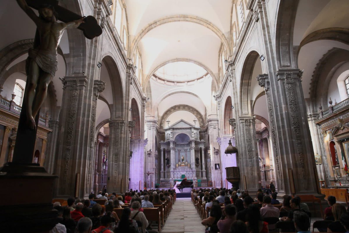 MariaHanneman's tweet photo. Uuuffffff qué gran día!! Gracias infinitas a @cervantino @aymerichmariana @spinto @Arinder_mx @reynol_ac @davidrodpiano 🥰🥰🥰🥰 gracias gracias! https://t.co/C3ShpZcboY