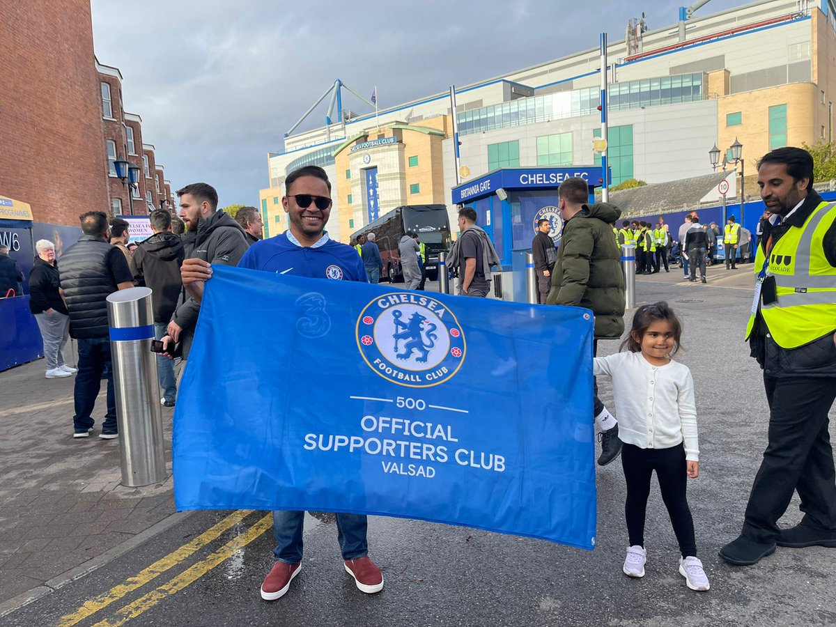 ChelseaIndia's tweet photo. Blue presence from India!
Valsad's Vashishth Desai & family and Rishabh Rastogi were at the Bridge yesterday night for the big game ๐๐๐ผ
#CFC #ChelseaIndia #CISCGlobal https://t.co/bfJIE5fCzY