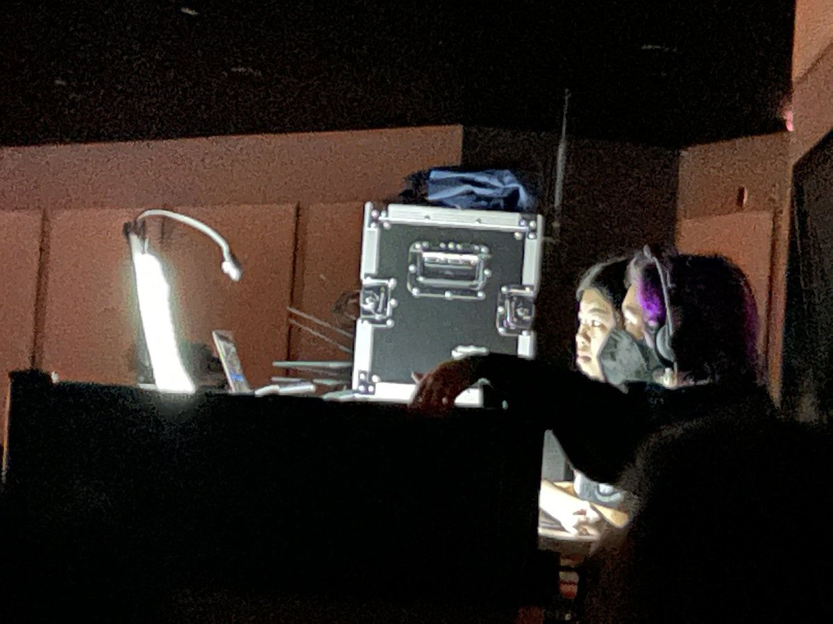 _ChangLiz_'s tweet photo. Bravo to another phenomenal show directed by our Drama Director Jared Kaitz. The Great Gatsby #goldcast #raisingthebar from backstage, behind the scenes, and front and center our students were stars! https://t.co/LrSAKRKzdA