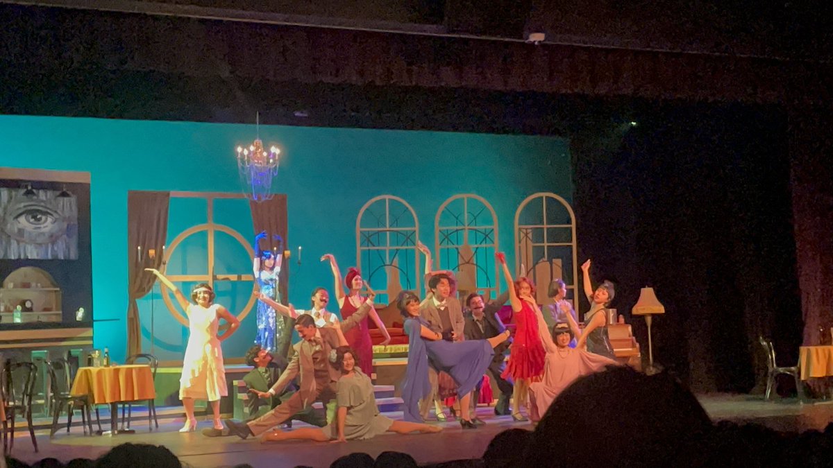 _ChangLiz_'s tweet photo. Bravo to another phenomenal show directed by our Drama Director Jared Kaitz. The Great Gatsby #goldcast #raisingthebar from backstage, behind the scenes, and front and center our students were stars! https://t.co/LrSAKRKzdA
