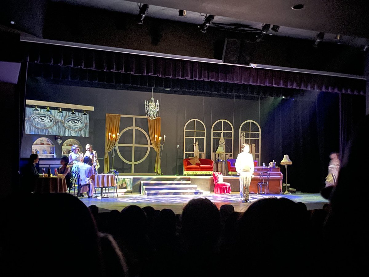 _ChangLiz_'s tweet photo. Bravo to another phenomenal show directed by our Drama Director Jared Kaitz. The Great Gatsby #goldcast #raisingthebar from backstage, behind the scenes, and front and center our students were stars! https://t.co/LrSAKRKzdA