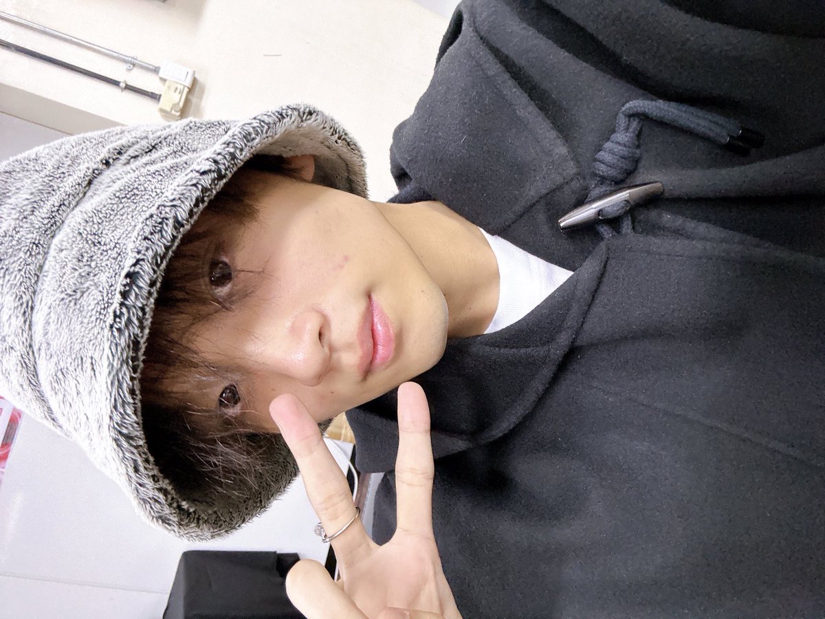 haechanunpad's tweet photo. when seeing haechan in bucket hat started to feel like apa gue peluk seharian aja ya ni orang https://t.co/vrU6vRcV5A