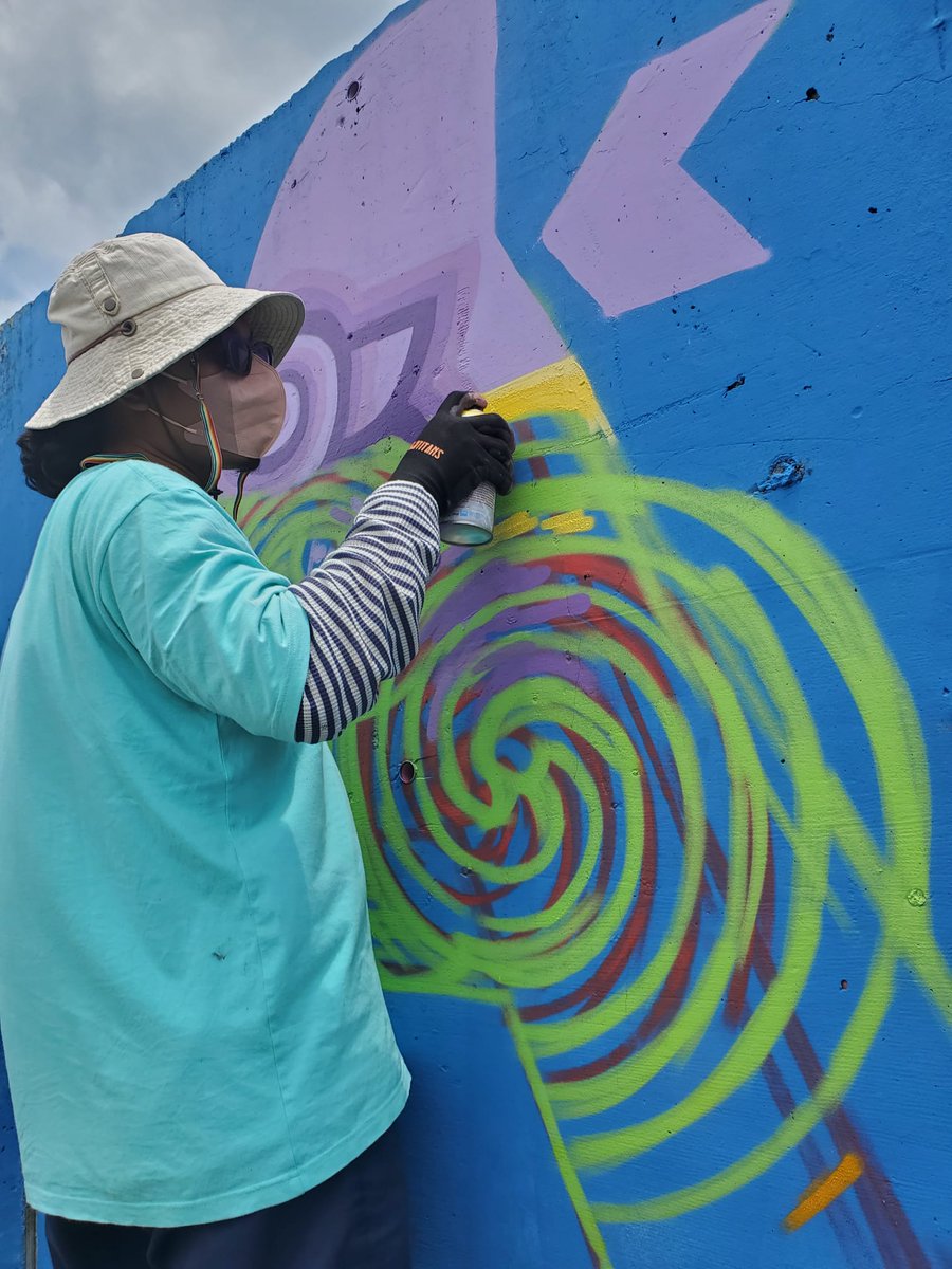 FranceJakartaID's tweet photo. 🎨 Let's go for another round of painting ! This time #ThinkCity is in Muara Baru - decorating the sea wall of Jakarta ! Our artists have a whole creative playground to raise awareness on the sinking parts of the city.

@AFD_en 
#metis 
@MarcelliJP 
@SophieChapps https://t.co/fDsIitNjgd