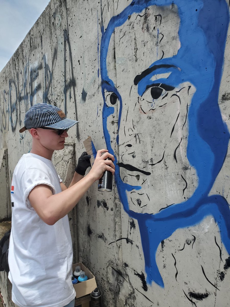 FranceJakartaID's tweet photo. 🎨 Let's go for another round of painting ! This time #ThinkCity is in Muara Baru - decorating the sea wall of Jakarta ! Our artists have a whole creative playground to raise awareness on the sinking parts of the city.

@AFD_en 
#metis 
@MarcelliJP 
@SophieChapps https://t.co/fDsIitNjgd