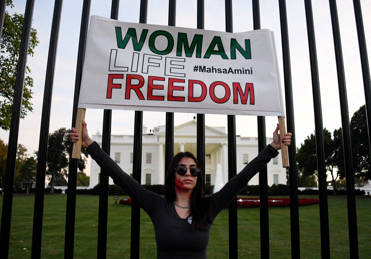 RudawEnglish's tweet photo. Protesters rallied outside the White House in Washington DC in solidarity with the protests in Iran, on October 22. 

📸: AFP https://t.co/DcPSoUIHrX
