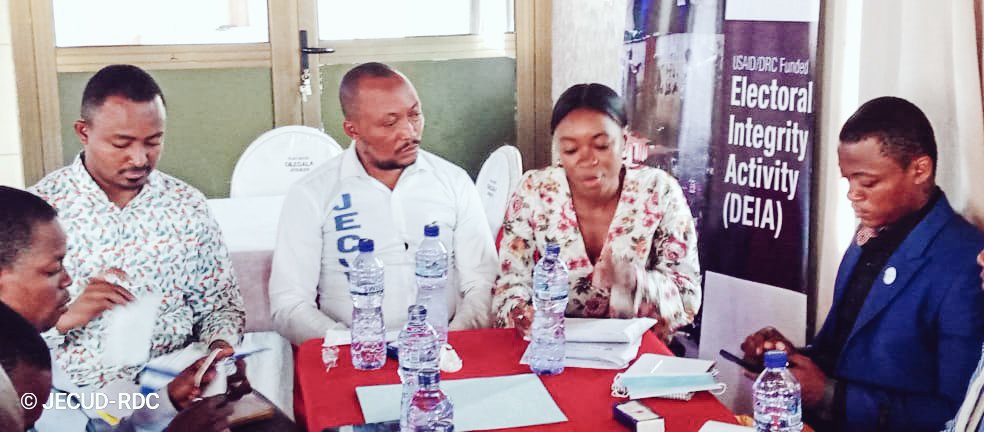JECUD_RDC_'s tweet photo. #RDC_KINSHASA_JECUDRDC
Un nouveau vent souffle au sein de l'ONG JECUD-RDC. Une réunion de prise de conscience, de recadrage et de vision pour le Développement personnel et communautaire.
@Sambey_BEYA_B 
@DeniseNyakeru 
@FelixTshisekedi 
@UNICEFDRC https://t.co/JfBUvVXqXh