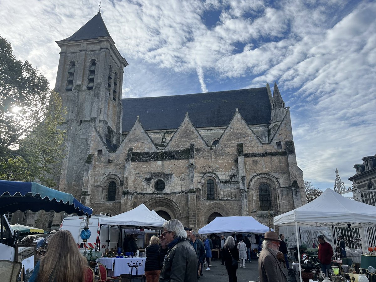 FabienVerdier28's tweet photo. Beaucoup de monde à Chateaudun pour cette 2ème brocante ce dimanche 23 octobre 2022.

36 brocanteurs professionnels sont présents aujourd’hui !

#JaimeChateaudun #Chateaudun #Maville #Dunois #Patrimoine #Miseenlumière #GrandChateaudun #Brocanteurs https://t.co/gfy0LX9LXW
