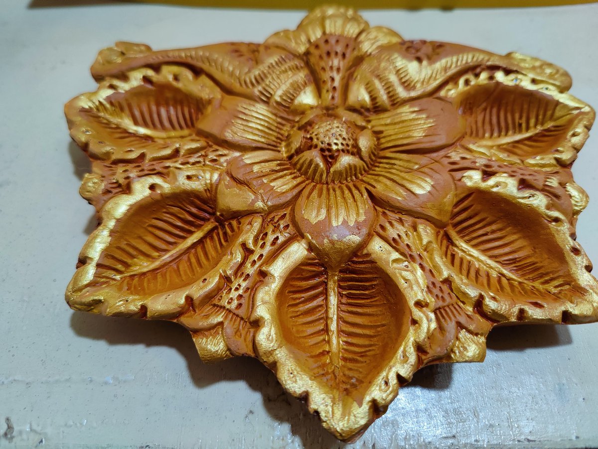 itsdevanie's tweet photo. I've Painted One Diya for this Diwali
HEART OF THE FAMILY is Present but Our HEAD OF THE FAMILY #DebidasBhattacharyya is Not Physically Present๐ข๐ข๐ข๐ข๐ข
#WeR5
#MissMyBetaSushant https://t.co/2mAl1iz7QQ