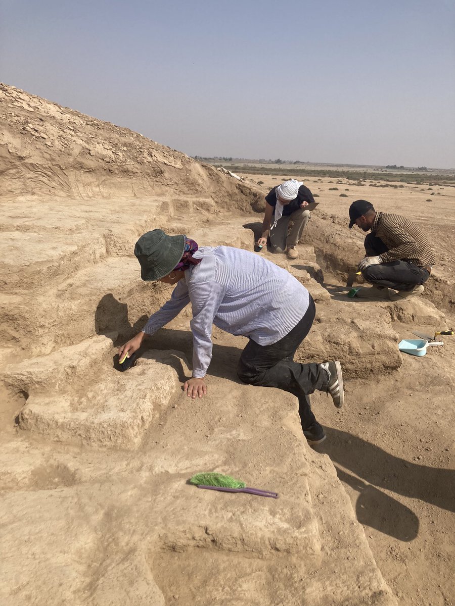 At work on an a 3rd millenium BC mudbrick wall. 
#archaeology #Iraq #Sumerians #Nigin
<a href="/SapienzaRoma/">Sapienza Università di Roma</a> <a href="/ItalyinIraq/">Italy in Iraq</a>
