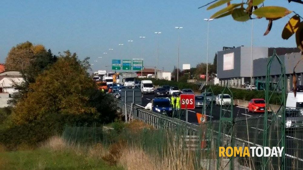 romatoday's tweet image. #incidenteroma sul #raccordoroma anulare, un ferito e tratto chiuso dlvr.it/SbYy3J
