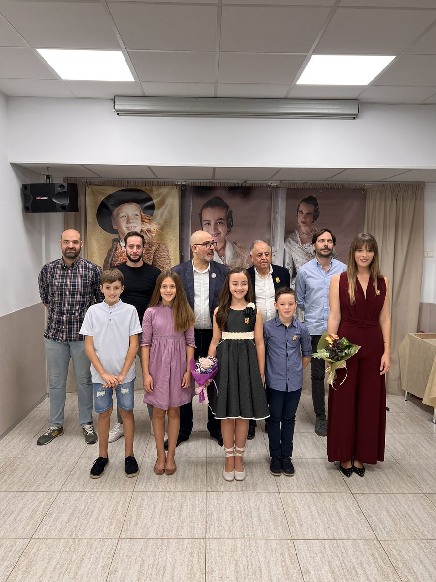 fallacuencatram's tweet photo. 👑 ✨Ayer sábado 22 de octubre, celebramos en nuestro casal el acto de Despedida de nuestros Representantes 2022.
#fallacuencatramoyereslaguardiacivil #pictgc22 #fmictgc22 #ctgc22 #fallas #fmctgc22 #Falles22 #falles https://t.co/1EunwSDe6Z