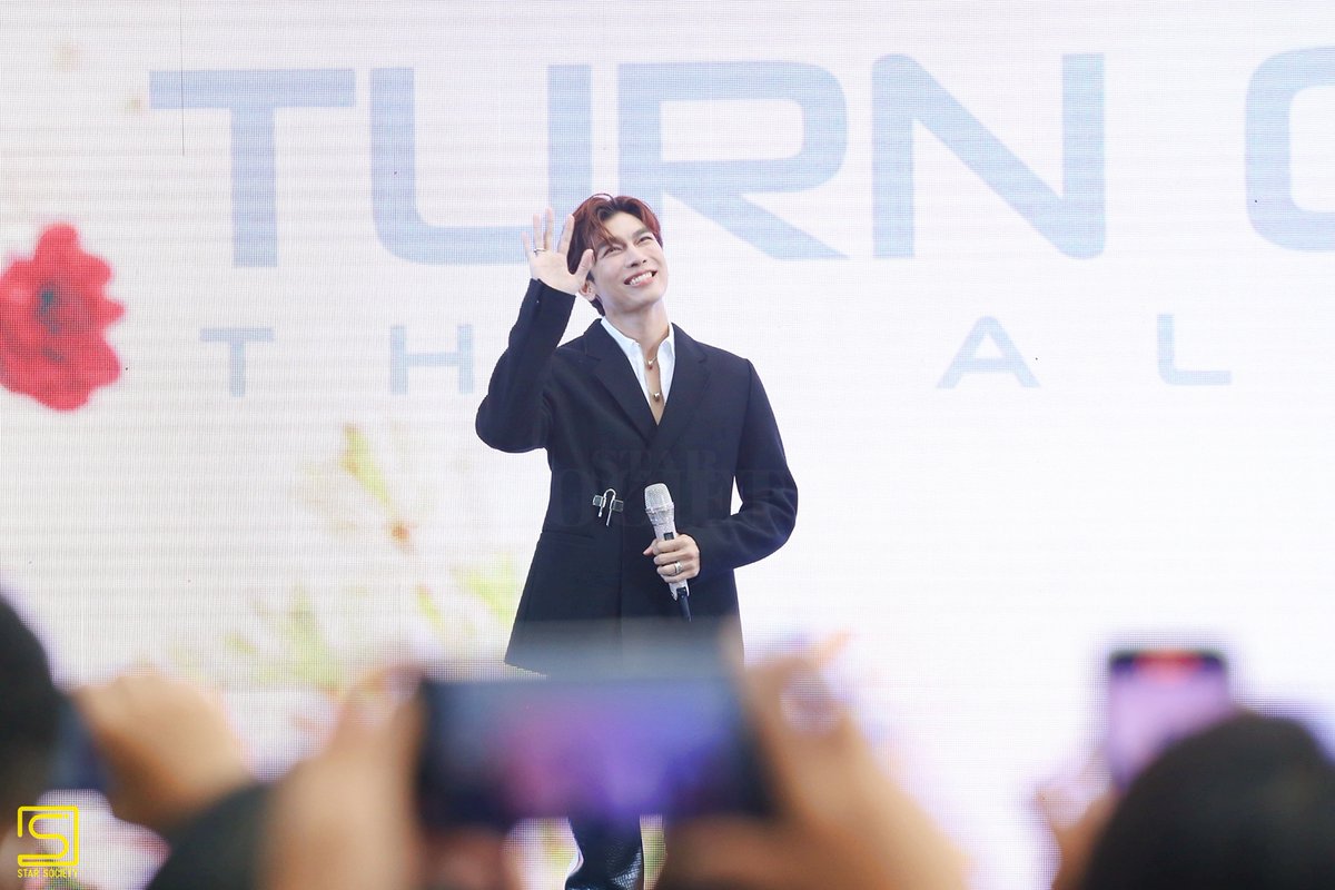 ภาพบรรยากาศงานแถลงข่าวของหนุ่ม มิว ศุภศิษฏ์ กับโปรเจค Mew Suppasit x Global Artist ลำดับที่ 4 โดยงานนี้ได้ศิลปินมากความสามารถอย่าง "ซูโฮ EXO" มาร่วมคอลแลปด้วยในเพลง "Turn Off The Alarm" 

#MEWxSUHO
#MewSuppasit
#SUHO #수호 #EXO
#TurnOffTheAlarm_OUT
