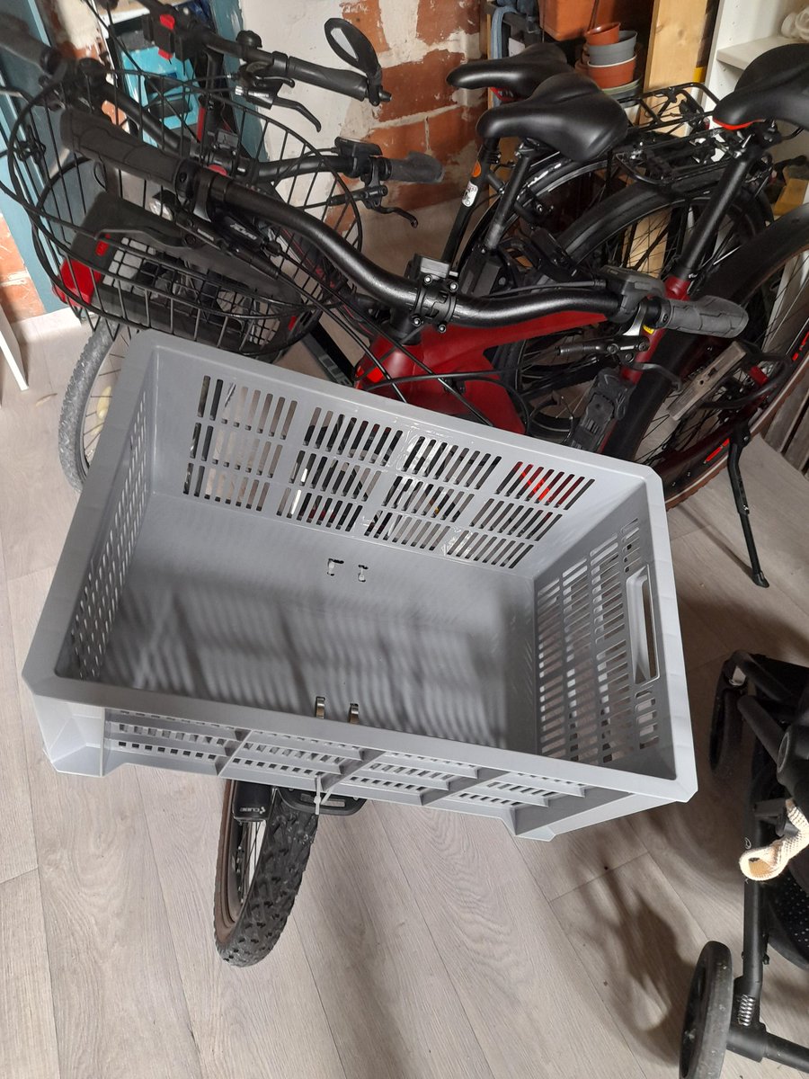 Le premier qui juge la taille de mon panier démesurée pour un usage quotidien devra m'expliquer pourquoi il déplace 1,3 tonne, 4 sièges vide et un coffre de 600 litres tous les jours pour son usage quotidien. 😘