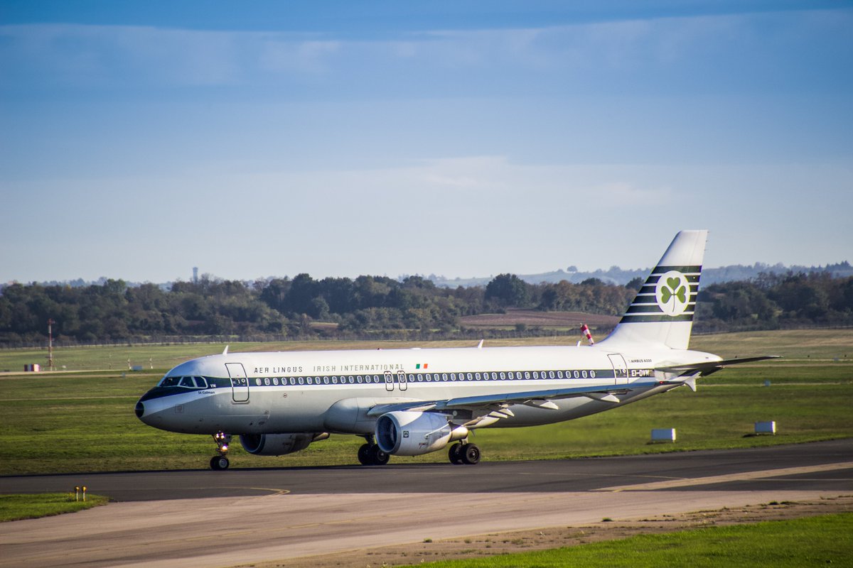 OliwalkWalker's tweet photo. Amazing visibility in Lyon Saint Exupery @lyonaeroports with the Alps in background #AerLingus #avgeek #flysmartwings #FlyBetter #AirFrance https://t.co/HEC00iXAsT