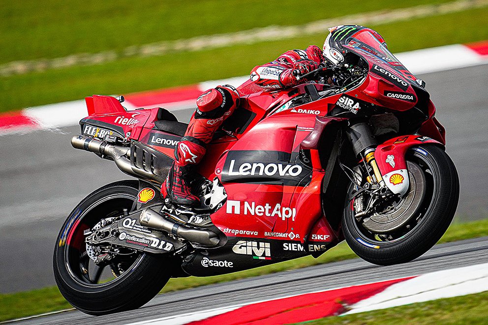 INFORMOTO's tweet photo. “PECCO” BAGNAIA GANÓ Y QUIERE SER CAMPEÓN 
https://t.co/ZCjfH4VWRG
#GranPremiodeMalasia #GPdeMalasia #Sepang #FrancescoBagnaia #TonyArbolino #GabrielRodrigo #SeanDylanKelly #JohnMcPhee #DiogoMoreira #MotoGP #Moto2 #Moto3 https://t.co/4Vp4924Mid