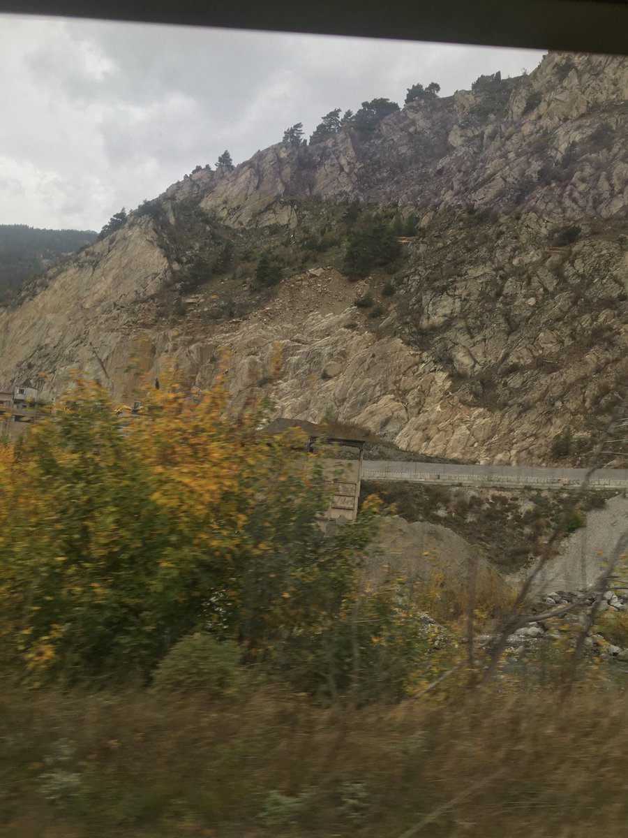 AdrienCHMartin's tweet photo. Towards #OceanFromSpace, Venezia by train. Nice view on the mountain despite not being on the window seat. https://t.co/hiVL1idNpw