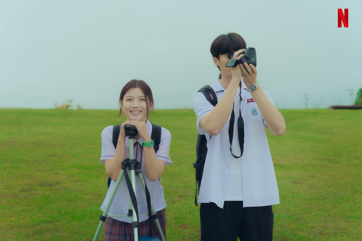 mheypiya's tweet photo. 20th Century Girl will give you mixed emotions. It makes you learn to enjoy life while you we're young, treasure friendship over anything, and realized that no one will lasts forever.

This K-Movie is worth my time and tears. I highly recommend.
#20thCenturyGirl https://t.co/ZQVQIxFjKG