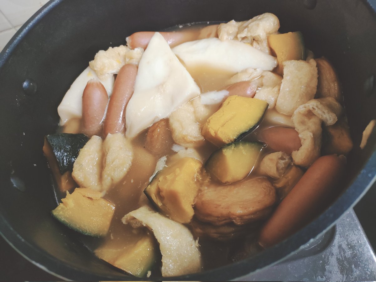 blue_ayir's tweet photo. 昨日の余り物おでんにウィンナーと、南瓜追加🍢

#今夜はおでんで決める
#ハンペン染み染み https://t.co/APgTx2N91y