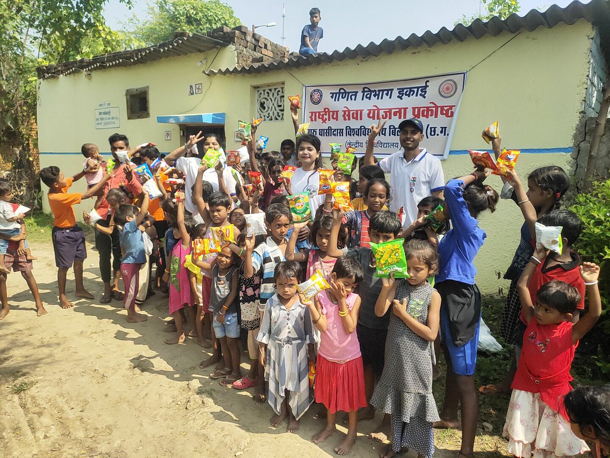 nssggcuCG's tweet photo. An initiative taken by @nssggcuCG to donate various food items to the children of slums to make their Diwali "khusiyo wali Diwali"
@YASMinistry @_NSSIndia @dpradhanbjp @ianuragthakur @MoRD_GoI @askabir_ @chakrawalalok @smritiirani @narendramodi https://t.co/pl2lqPJl9b