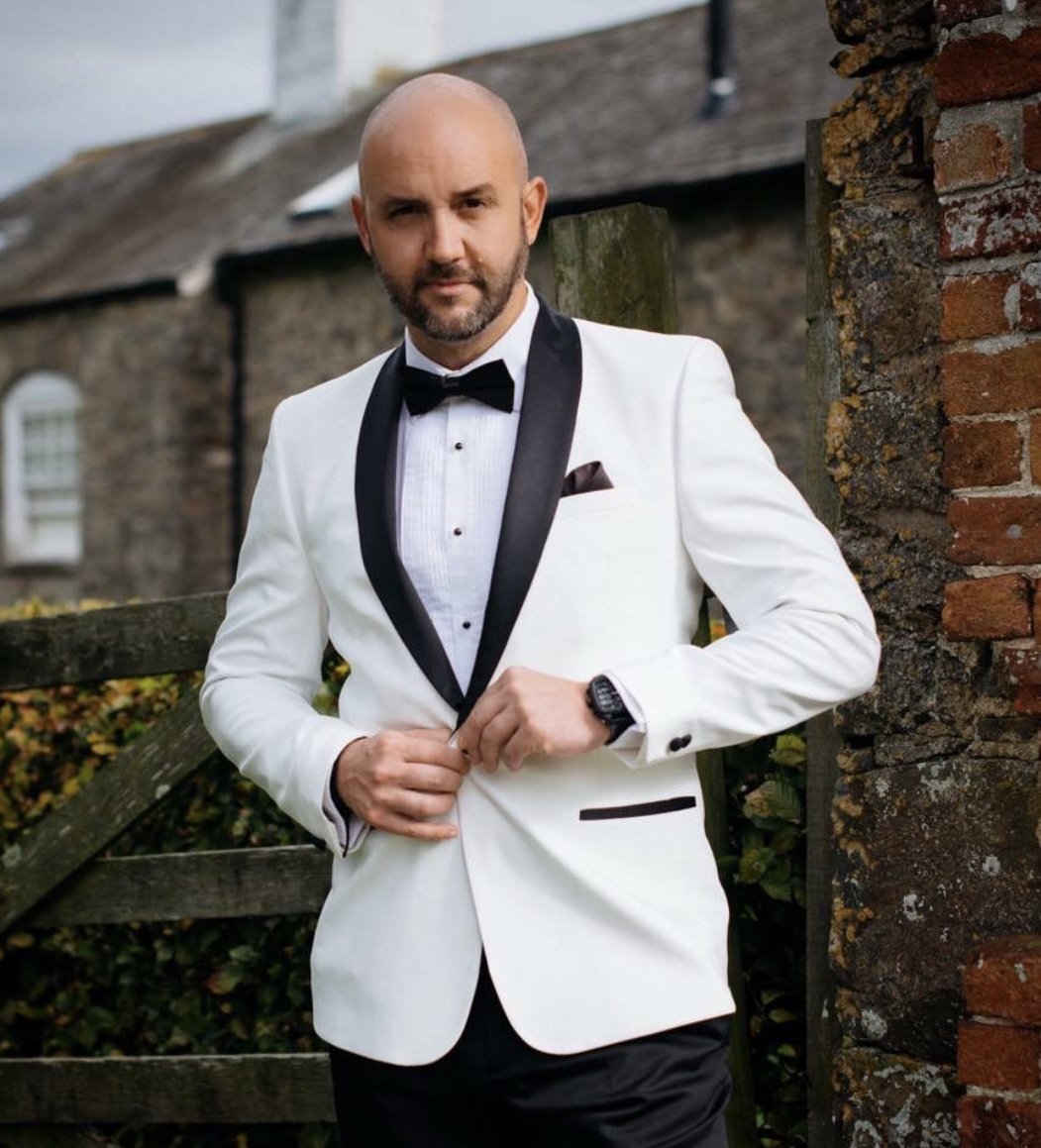 We're excited to announce our new frontman Kyle Kennedy!Originally from Kansas,USA &amp; now settled in Devon,Kyle has spent the 20 yrs touring the world as a top-class entertainer in Las Vegas,London and in Dublin,also appearing in the live finals of The Voice Ireland.Welcome Kyle!