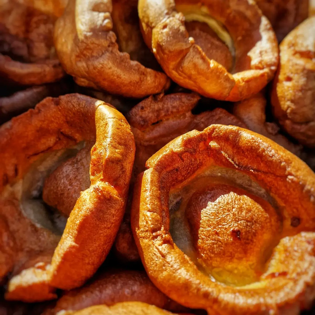 Well hello Sunday?! The time has come round again for crispy roast potatoes, Yorkshire puddings and lashings of gravey! I love sundays! <a href="/Thelockupuk/">Thelockupbristol</a> #sunday #sundayroast #allthetrimmings #roastpotatoes #yorkshirepudding #bestroastinBristol
