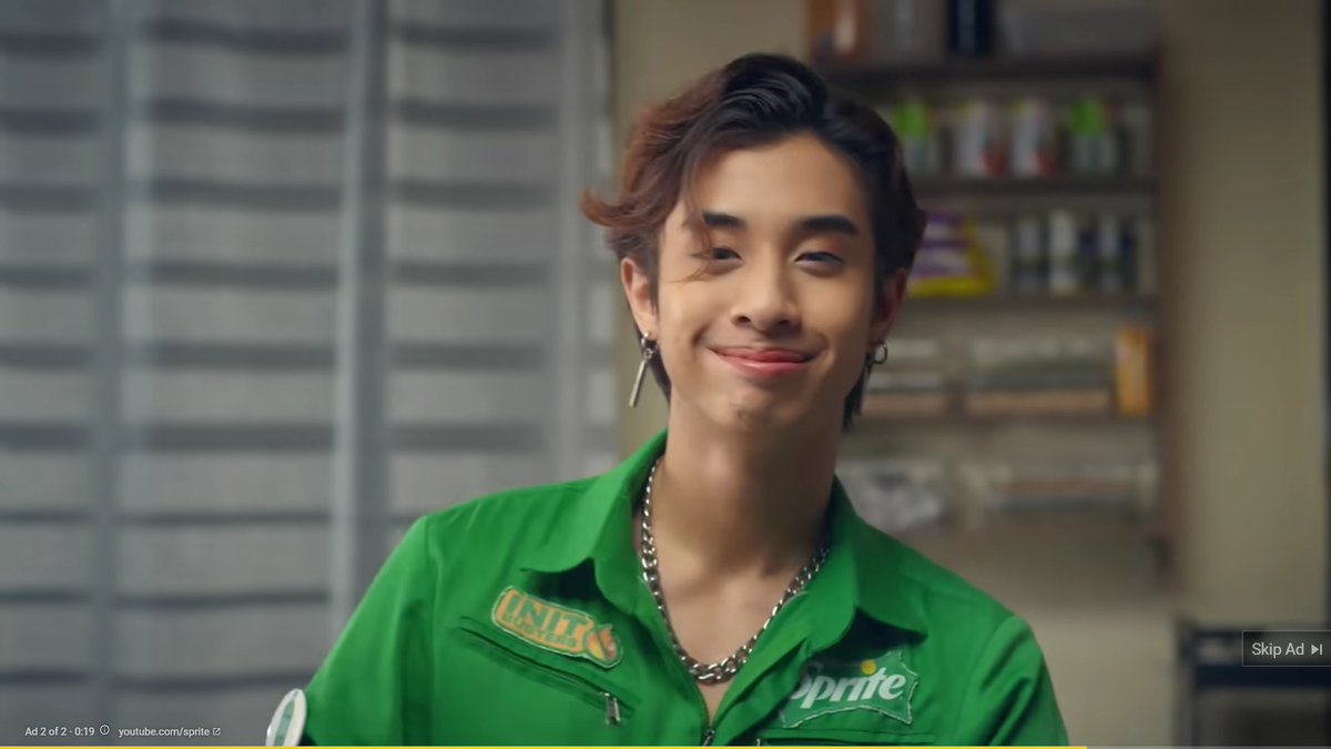 atgrivera's tweet photo. watching random videos and this ad just played !! AAAA https://t.co/xVXIAT2Q8N