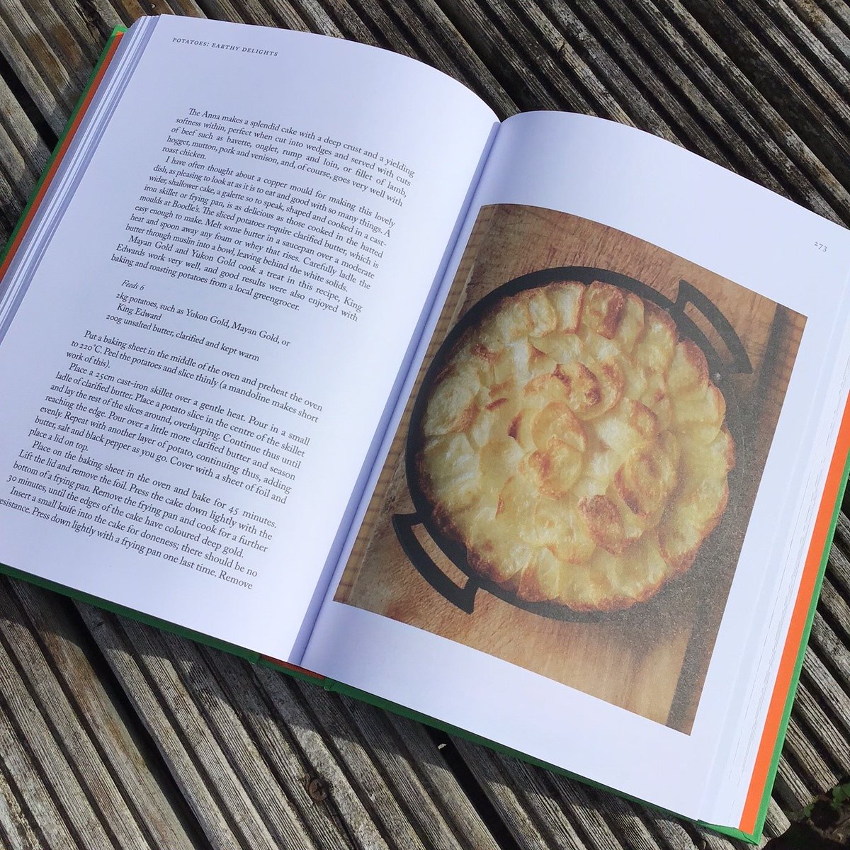 NethertonNews's tweet photo. COMPETITION TIME -closes midnight tonight
Thanks to 
@4thEstateBooks and @JLQuoVadis  we have a copy of Jeremy's gorgeous book &amp; a10" prospector pan to give away.
Follow us &amp; RT, then head to our competition page for details of how to enter: https://t.co/jjq68VyE8W https://t.co/l15dpwZwEo