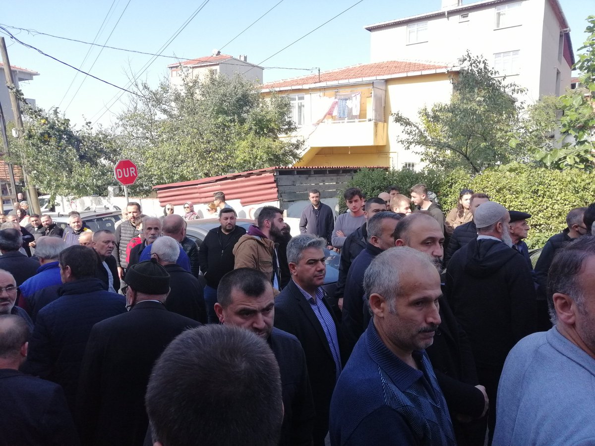 Yeniçamlıca Mah.sakinlerinden  vefat eden Sinoplu Ayhan Demircan'ı EbuHureyre Camiisinde cenaze namazını kılarak ebediyete uğurladık.Allah rahmet eylesin. Allah ailesine sabırlıklar versin.
<a href="/bbismailerdem/">İsmail Erdem</a>
@h_ibrahimyazici
<a href="/GulayseDurak/">Gülayşe Durak</a>
<a href="/osmanlitoruunu/">Abdulbari Işıldar 🇹🇷 🐺🇹🇷YALNIZ KURT</a>
<a href="/Ugurakkaya66/">Uğur Akkaya</a>
<a href="/AgulBahadir/">MEHMET BAHADIR AGÜL</a>