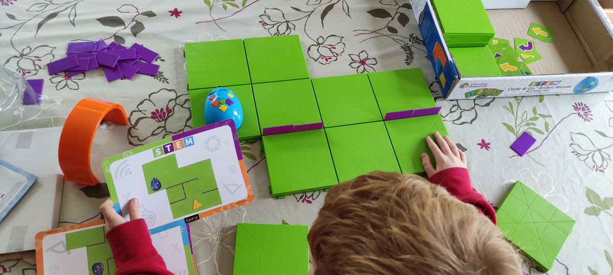 DUPUYFrdric1's tweet image. Quand ton fils redécouvre les fondamentaux en fouillant des tes armoires... #robotiqueeducative #programmation