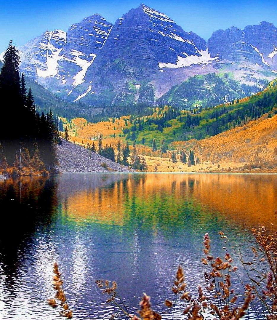 Maroon Lake at Rocky Mountains near Aspen, Colorado 🇺🇸